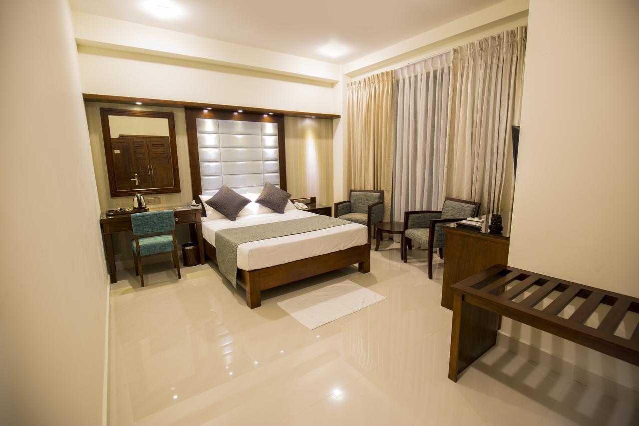 Grand 7 Hotel -Kesbewa Piliyandala Exterior photo